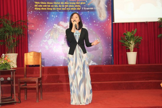 Naomi t&ocirc;n vinh Ch&uacute;a với b&agrave;i h&aacute;t "T&igrave;nh Y&ecirc;u V&ocirc; Bi&ecirc;n"