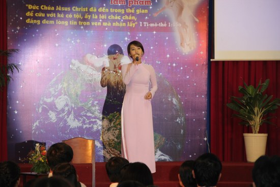 Kim Nguy&ecirc;n t&ocirc;n vinh Ch&uacute;a b&agrave;i h&aacute;t "Ước Mơ M&ugrave;a Gi&aacute;ng Sinh"