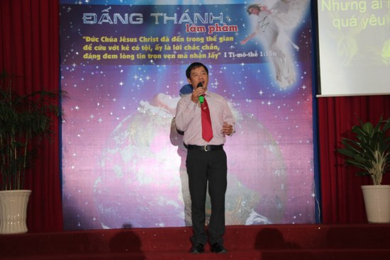 Hiếu Thiện t&ocirc;n vinh Ch&uacute;a b&agrave;i h&aacute;t "Ng&agrave;i Đ&atilde; Đến T&igrave;m V&agrave; Cứu Con"