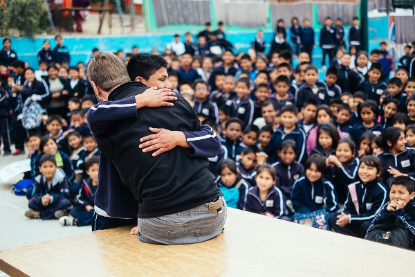 nick peru, world tour outreach, tin lanh