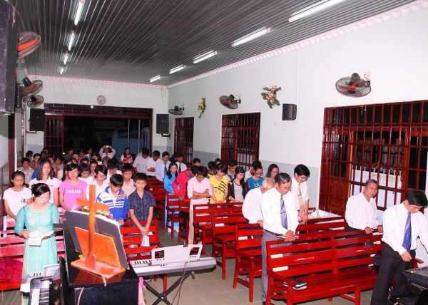 Quang cảnh đ&ecirc;m truyền giảng
