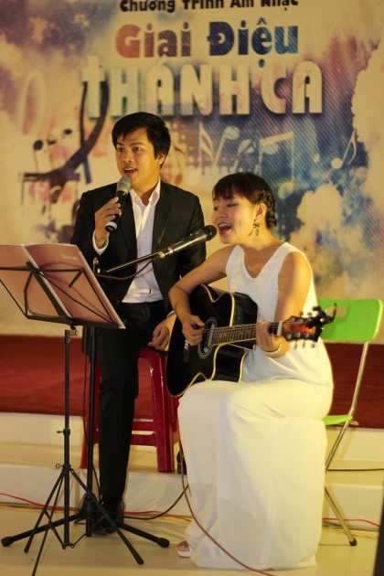 Linh Năng - Naomi với ca kh&uacute;c "Y&ecirc;u L&agrave; Khi..."