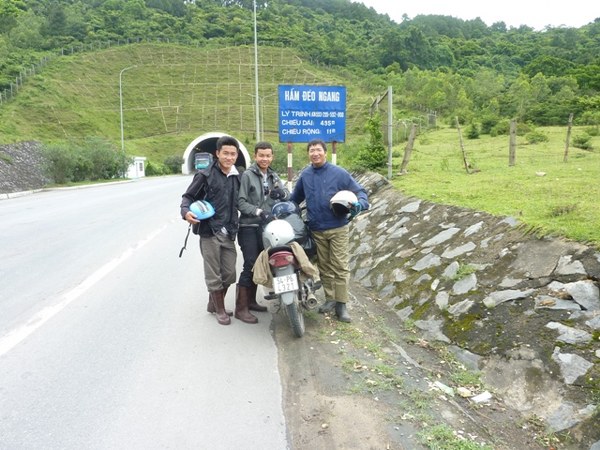 hầm đ&egrave;o ngang