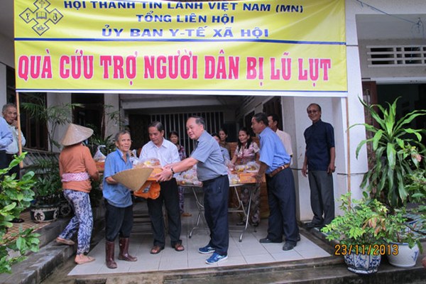 Ủy Ban YTXH TLH Cứu Trợ Lũ Lụt Tại Tỉnh B&igrave;nh Định