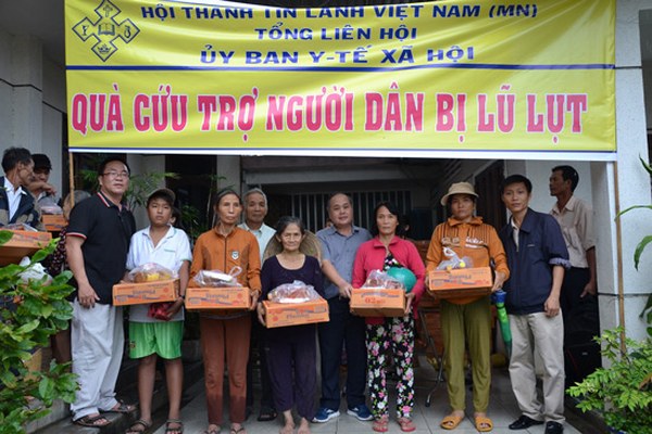 Ủy Ban YTXH TLH Cứu Trợ Lũ Lụt Tại Tỉnh Bình Định