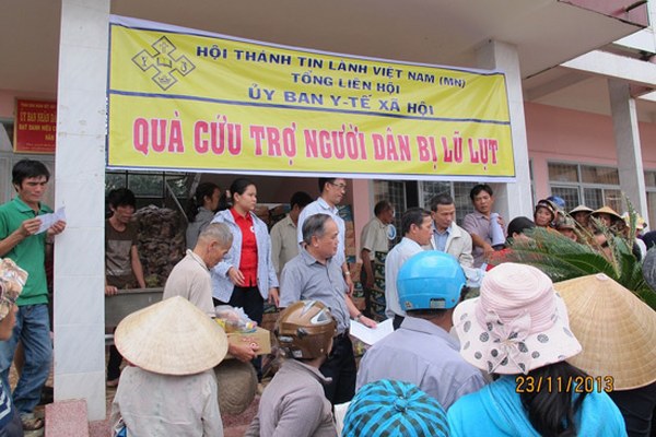Ủy Ban YTXH TLH Cứu Trợ Lũ Lụt Tại Tỉnh B&igrave;nh Định