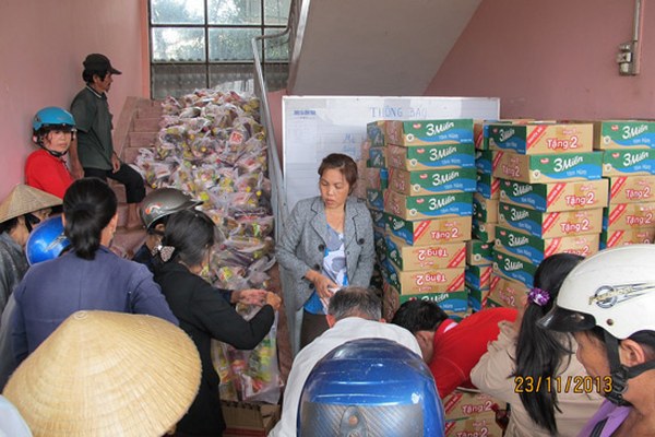 Ủy Ban YTXH TLH Cứu Trợ Lũ Lụt Tại Tỉnh B&igrave;nh Định