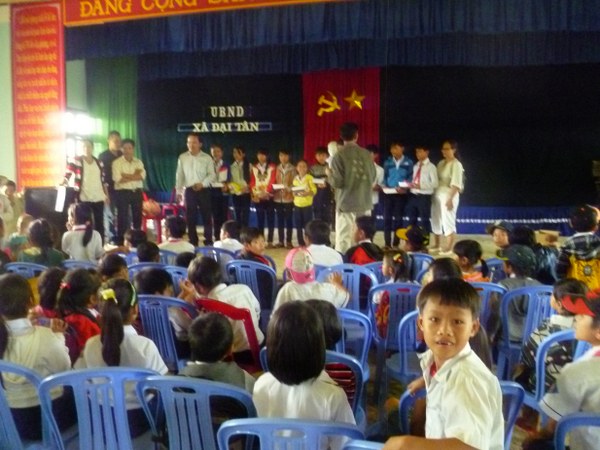 Hội th&aacute;nh Mennonite Việt nam cứu trợ lũ lụt