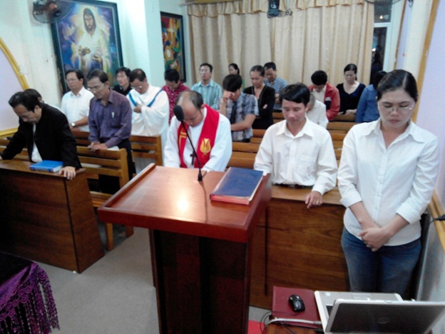 mục sư trương phan hi, về nước ch&uacute;a