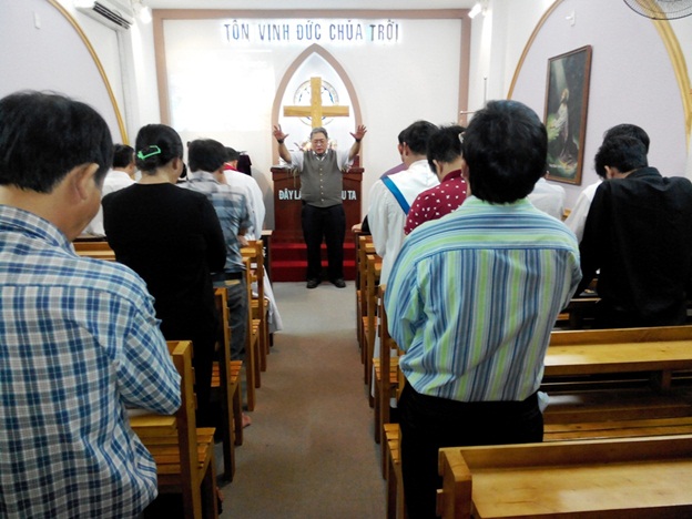 mục sư trương phan hi, về nước ch&uacute;a