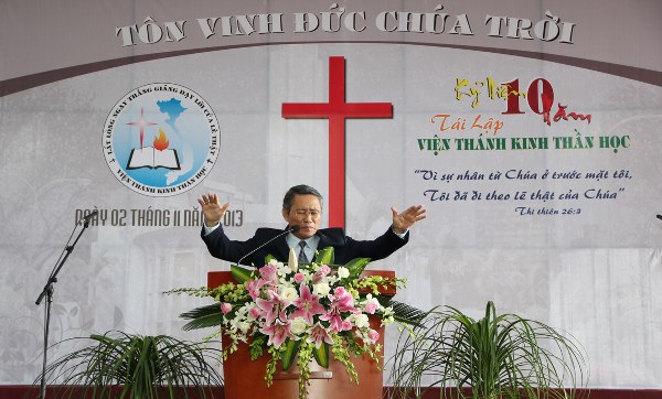 lễ tốt nghiệp th&aacute;nh kinh thần học