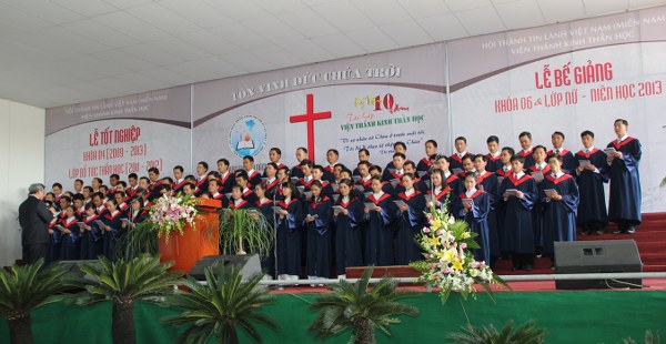 lễ tốt nghiệp th&aacute;nh kinh thần học