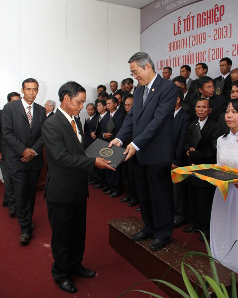 lễ tốt nghiệp th&aacute;nh kinh thần học
