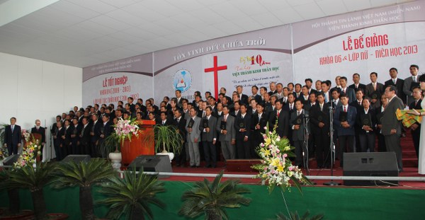 lễ tốt nghiệp th&aacute;nh kinh thần học