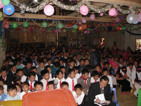 Mục Sư Phó Hội Trưởng Thứ I Đến Thăm Và Chúc Mừng Giáng Sinh Tại HT Huổi Mắn