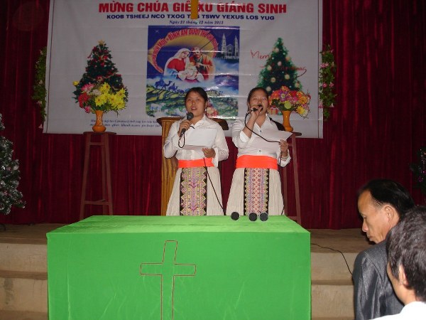 Mục Sư Phó Hội Trưởng Thứ I Đến Thăm Và Chúc Mừng Giáng Sinh Tại HT Huổi Mắn