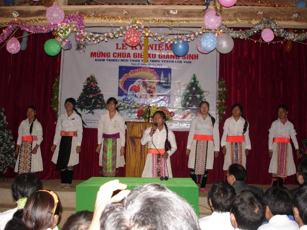 Mục Sư Phó Hội Trưởng Thứ I Đến Thăm Và Chúc Mừng Giáng Sinh Tại HT Huổi Mắn