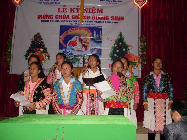 Mục Sư Phó Hội Trưởng Thứ I Đến Thăm Và Chúc Mừng Giáng Sinh Tại HT Huổi Mắn