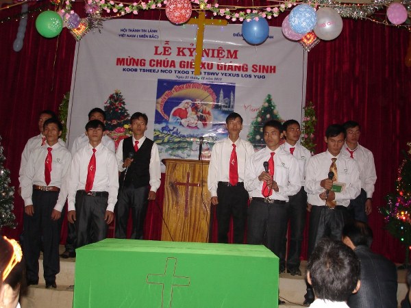 Mục Sư Phó Hội Trưởng Thứ I Đến Thăm Và Chúc Mừng Giáng Sinh Tại HT Huổi Mắn