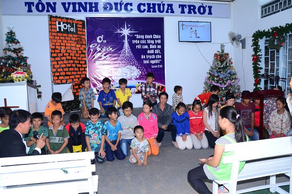 TRUYỀN GIẢNG GI&Aacute;NG SINH TẠI HỘI TH&Aacute;NH TH&Agrave;NH TRUNG &ndash; VĨNH LONG
