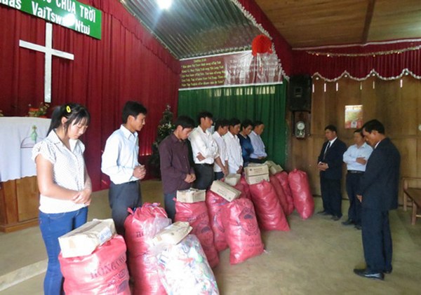 TỈNH ĐĂK N&Ocirc;NG: TẶNG 3.000 PHẦN QU&Agrave; GI&Aacute;NG SINH CHO THIẾU NHI