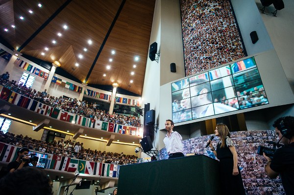 Nick vujicic world tour outreach brazil 2013