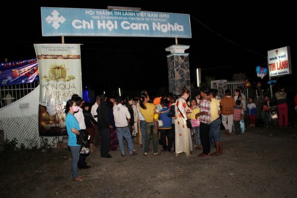 120 NGƯỜI TIN CH&Uacute;A TRONG Đ&Ecirc;M TRUYỀN GIẢNG TẠI TP CAM RANH