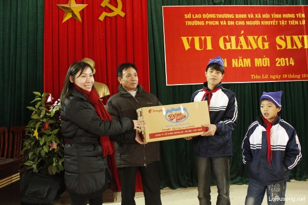 Gi&aacute;ng Sinh Sớm Đến Với Những Trẻ Em Khuyết Tật