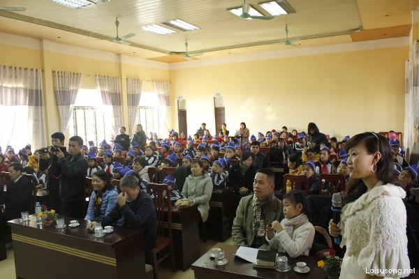 Gi&aacute;ng Sinh Sớm Đến Với Những Trẻ Em Khuyết Tật