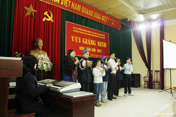 Gi&aacute;ng Sinh Sớm Đến Với Những Trẻ Em Khuyết Tật