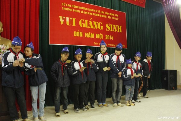 Gi&aacute;ng Sinh Sớm Đến Với Những Trẻ Em Khuyết Tật