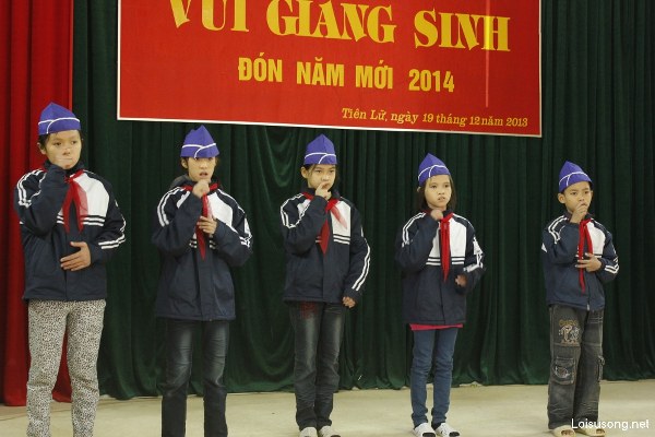 Gi&aacute;ng Sinh Sớm Đến Với Những Trẻ Em Khuyết Tật