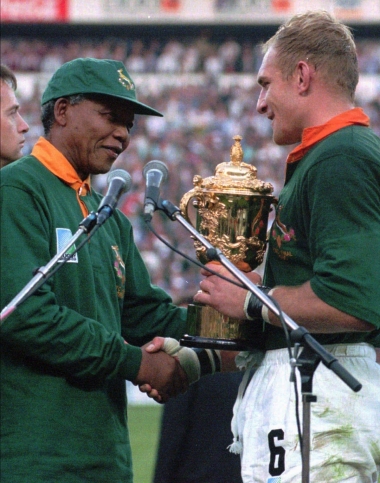 nelson mandela v&agrave; đức tin mạnh mẽ của &ocirc;ng, tin l&agrave;nh