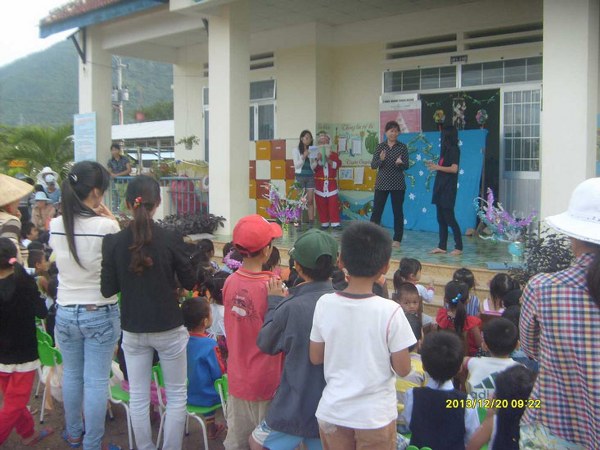 TRUYỀN GIẢNG GIÁNG SINH CHO CÁC EM THIẾU NHI TẠI HỘI THÁNH PHÚ HỮU.