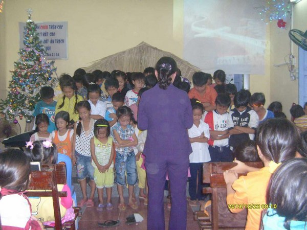 TRUYỀN GIẢNG GIÁNG SINH CHO CÁC EM THIẾU NHI TẠI HỘI THÁNH PHÚ HỮU.