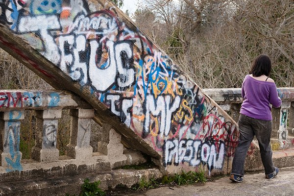 chia sẻ ph&uacute;c &acirc;m qua nghệ thuật graffiti