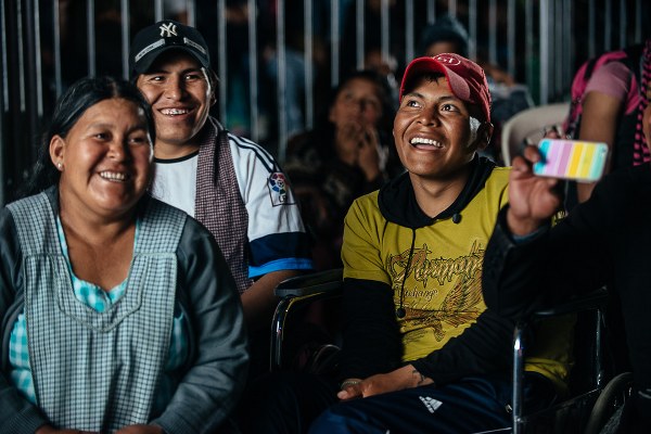 h&agrave;nh tr&igrave;nh nam mỹ, World Outreach Tour, nick vujicic, bolivia