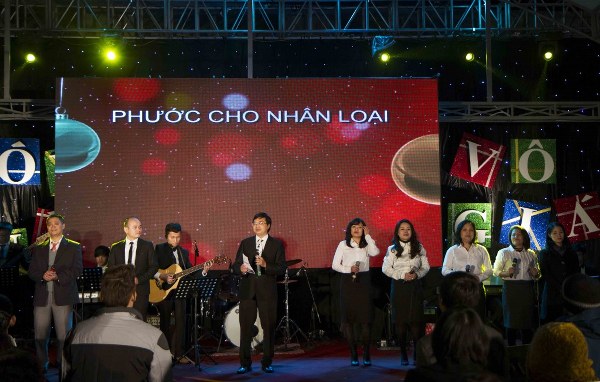 56 Th&acirc;n Hữu Tiếp Nhận Ch&uacute;a Trong Đ&ecirc;m R&eacute;t Buốt Tại Thủ Đ&ocirc;
