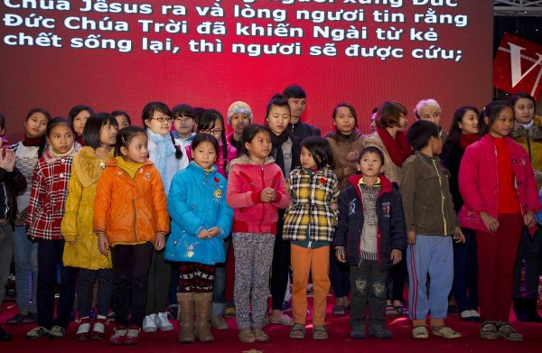 56 Th&acirc;n Hữu Tiếp Nhận Ch&uacute;a Trong Đ&ecirc;m R&eacute;t Buốt Tại Thủ Đ&ocirc;