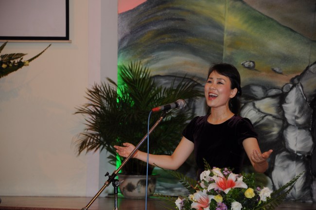 Ca sĩ Cho Hae Ryong  t&ocirc;n vinh Ch&uacute;a
