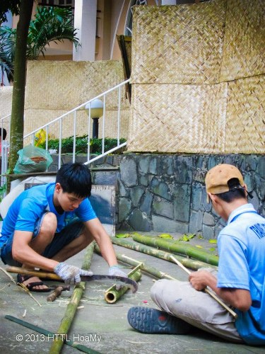 C&ocirc;ng t&aacute;c chuẩn bị cho chương tr&igrave;nh: trang tr&iacute; cho c&aacute;c kh&ocirc;ng gian tại Hội Th&aacute;nh