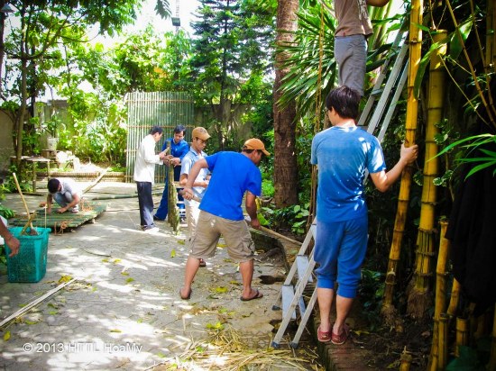 C&ocirc;ng t&aacute;c chuẩn bị cho chương tr&igrave;nh: trang tr&iacute; cho c&aacute;c kh&ocirc;ng gian tại Hội Th&aacute;nh