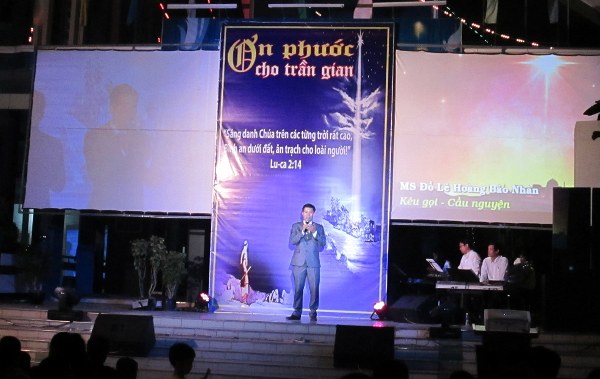 HƠN 150 NGƯỜI TIN NHẬN CH&Uacute;A TRONG Đ&Ecirc;M TRUYỀN GIẢNG GI&Aacute;NG SINH TẠI C&Agrave; MAU