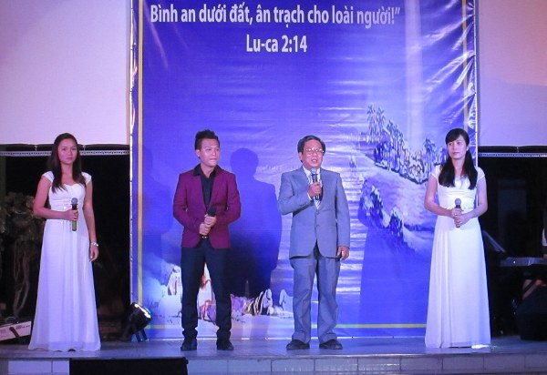 HƠN 150 NGƯỜI TIN NHẬN CH&Uacute;A TRONG Đ&Ecirc;M TRUYỀN GIẢNG GI&Aacute;NG SINH TẠI C&Agrave; MAU