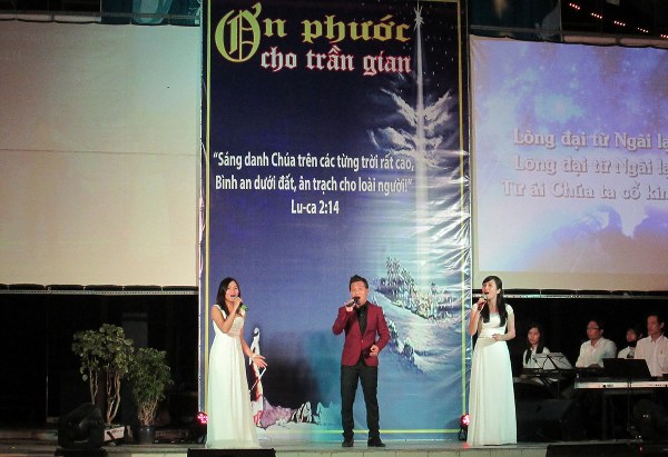 HƠN 150 NGƯỜI TIN NHẬN CH&Uacute;A TRONG Đ&Ecirc;M TRUYỀN GIẢNG GI&Aacute;NG SINH TẠI C&Agrave; MAU