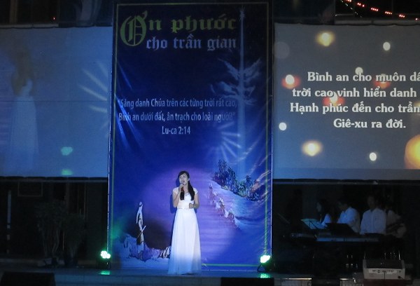 HƠN 150 NGƯỜI TIN NHẬN CH&Uacute;A TRONG Đ&Ecirc;M TRUYỀN GIẢNG GI&Aacute;NG SINH TẠI C&Agrave; MAU
