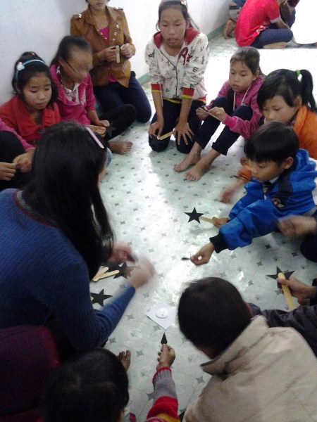 THIẾU NHI MIỀN N&Uacute;I PHƯỚC B&Igrave;NH, QUẢNG NAM ĐƯỢC NGHE TIN L&Agrave;NH
