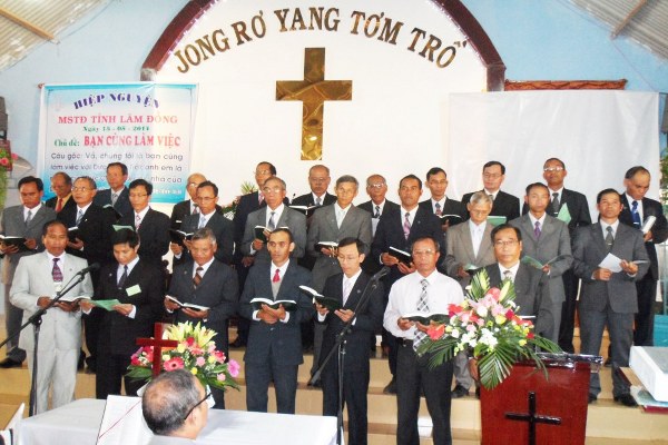 HIỆP NGUYỆN MỤC SƯ - TRUYỀN ĐẠO TỈNH L&Acirc;M ĐỒNG TH&Aacute;NG 5/2014