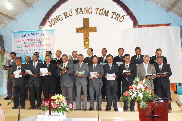 HIỆP NGUYỆN MỤC SƯ - TRUYỀN ĐẠO TỈNH L&Acirc;M ĐỒNG TH&Aacute;NG 5/2014