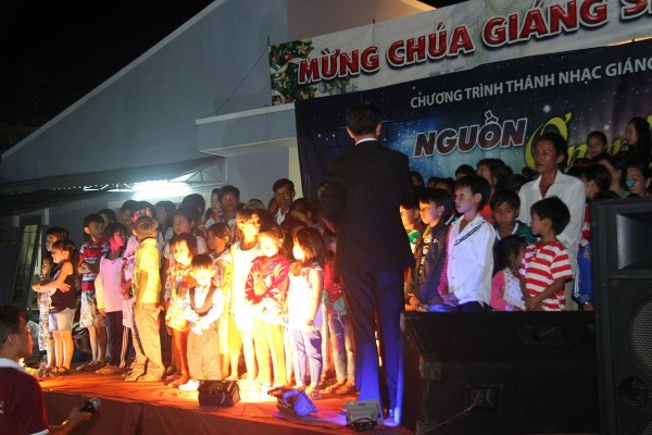 M&Ugrave;A ƠN PHƯỚC&rdquo; TẠI HỘI TH&Aacute;NH TIN L&Agrave;NH PH&Uacute; QUỐC